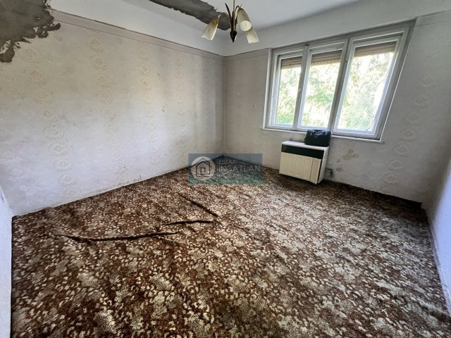 Eladó családi ház, Arlón 10.3 M Ft, 5 szobás
