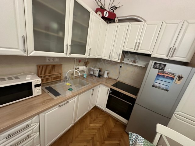 Kiadó téglalakás, albérlet, Budapesten, V. kerületben, 3 szobás