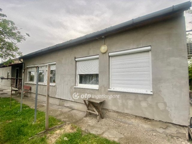 Eladó családi ház, Jászkisérén 18.99 M Ft, 4+1 szobás