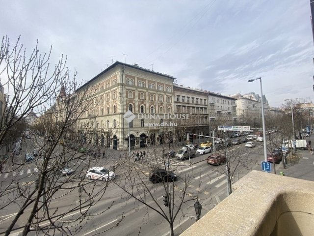 Eladó téglalakás, Budapesten, VI. kerületben 89.9 M Ft, 2 szobás