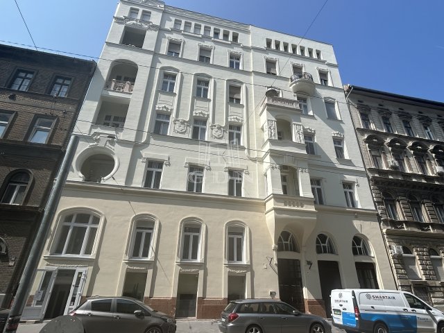 Eladó téglalakás, Budapesten, VI. kerületben 90 M Ft, 2 szobás