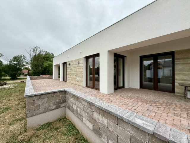 Kiadó családi ház, albérlet, Bándon 590 E Ft / hó, 4 szobás