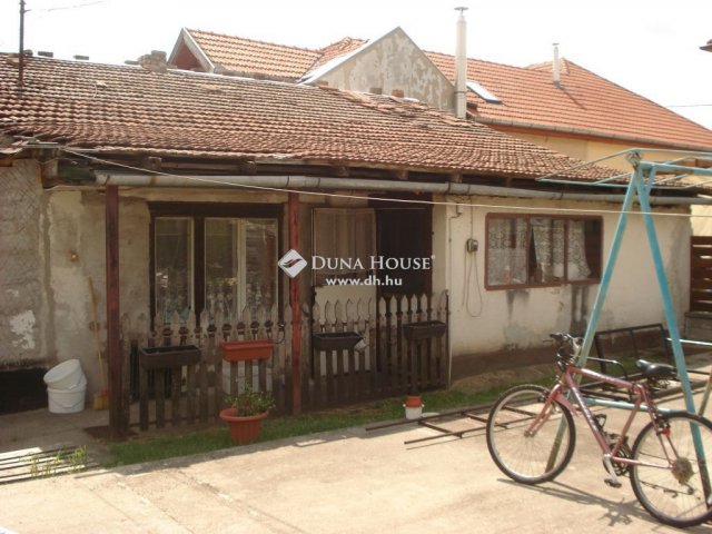 Eladó családi ház, Dunaharasztin 35.9 M Ft, 1+2 szobás