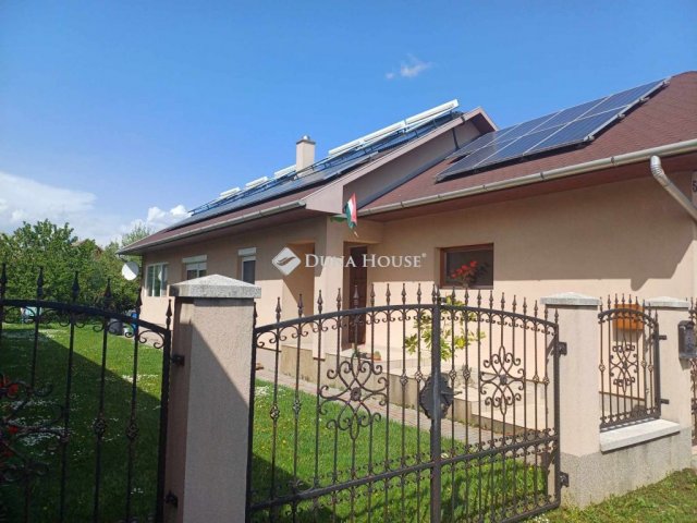 Eladó családi ház, Szirmabesenyőn 85 M Ft, 2 szobás