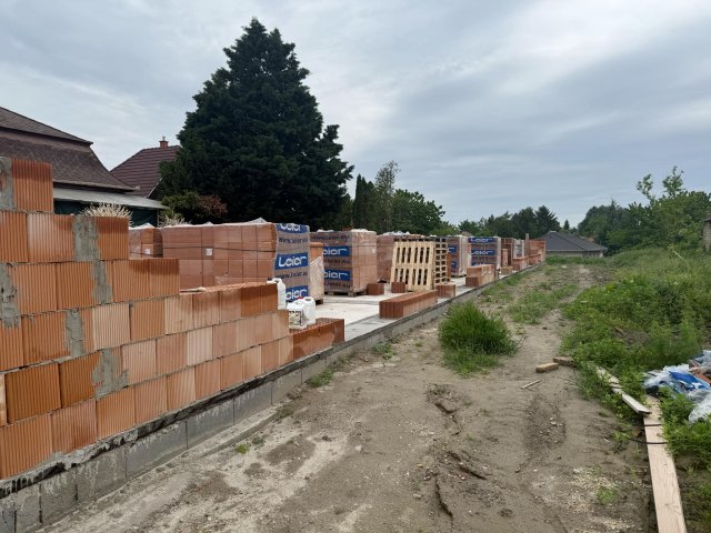 Eladó téglalakás, Szigetszentmártonban 99.9 M Ft, 5 szobás