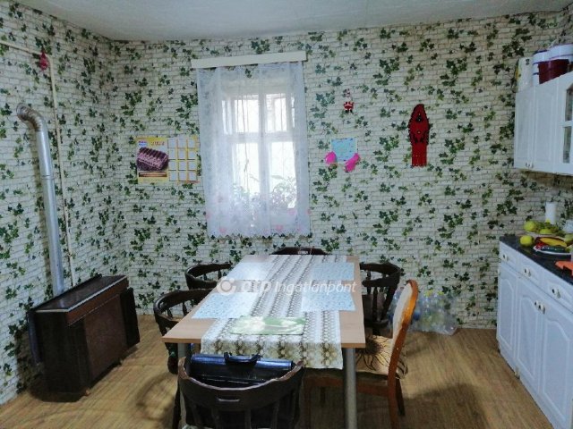 Eladó családi ház, Tótkomlóson, Engels utcában 14.99 M Ft