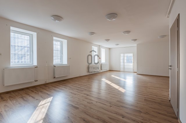 Kiadó iroda, Budapesten, XV. kerületben 690 E Ft / hó