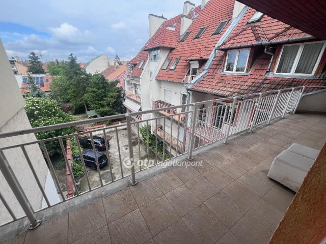 Eladó téglalakás, Szegeden 84.4 M Ft, 3 szobás