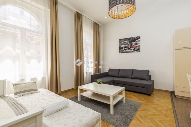 Eladó téglalakás, Budapesten, VI. kerületben 109.9 M Ft