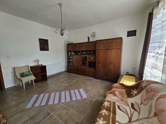 Eladó családi ház, Mezőlakon 29.9 M Ft, 2+1 szobás