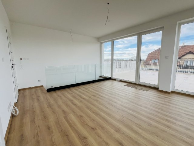 Eladó téglalakás, Debrecenben 112 M Ft, 4 szobás