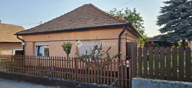 Eladó családi ház, Ecséden 29.9 M Ft, 3 szobás