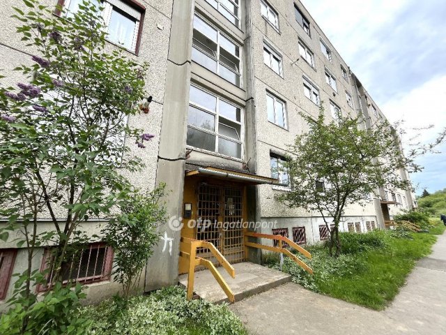 Eladó panellakás, Salgótarjánban 6.8 M Ft, 1 szobás