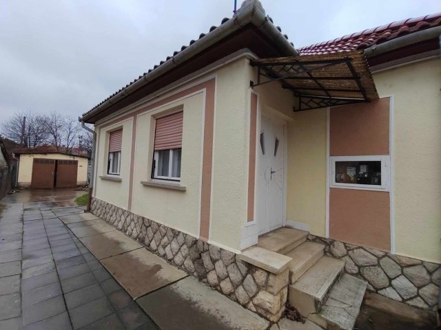 Eladó családi ház, Dombóváron 31.9 M Ft, 4 szobás