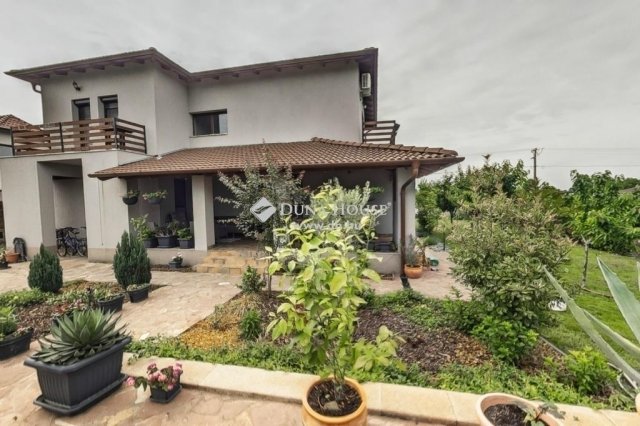 Eladó családi ház, Domaszéken 159.99 M Ft, 5 szobás