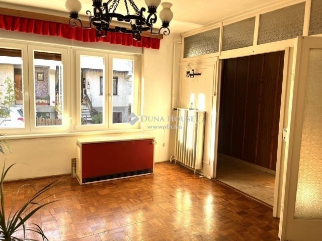 Eladó családi ház, Esztergomban 90 M Ft, 5 szobás