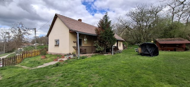 Eladó családi ház, Szőlősgyörökön 29.9 M Ft, 2 szobás