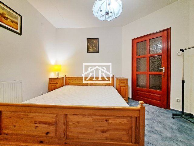 Kiadó téglalakás, albérlet, Szegeden 200 E Ft / hó, 3 szobás