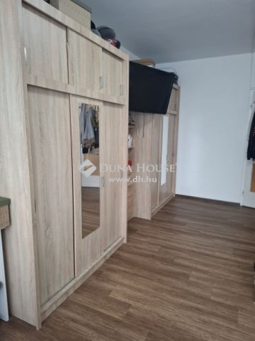 Eladó panellakás, Szekszárdon 37.5 M Ft, 2 szobás