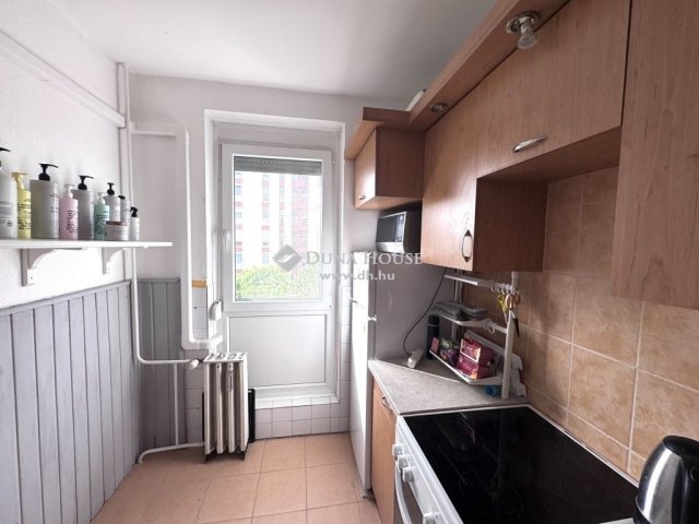 Eladó panellakás, Pécsett 34.99 M Ft, 2 szobás