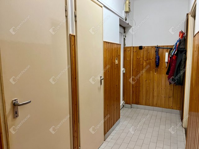 Eladó téglalakás, Csornán 40.99 M Ft, 2 szobás