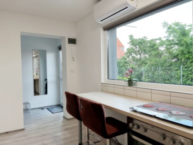 Kiadó téglalakás, albérlet, Pécsett 190 E Ft / hó, 2 szobás