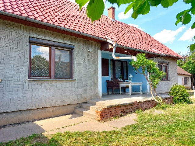 Eladó családi ház, Szentesen 35.99 M Ft, 3 szobás