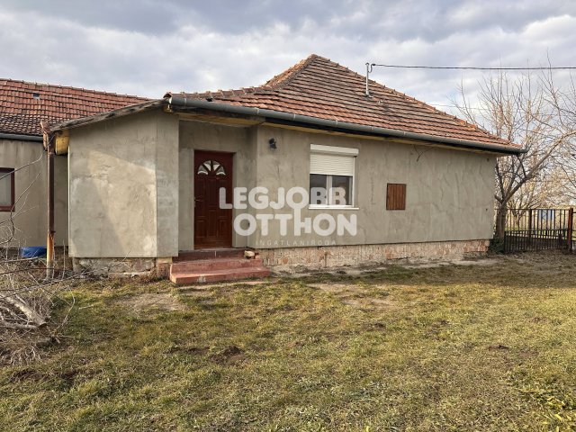 Eladó családi ház, Cegléden 30 M Ft, 2+1 szobás