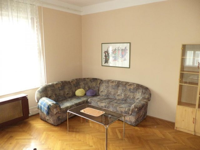 Kiadó téglalakás, albérlet, Pécsett 260 E Ft / hó, 4 szobás