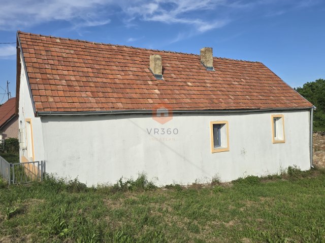 Eladó családi ház, Baksán 10 M Ft, 2 szobás