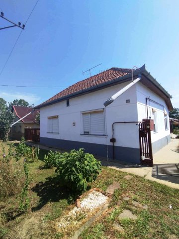 Eladó családi ház, Rákóczifalván 33 M Ft, 3 szobás