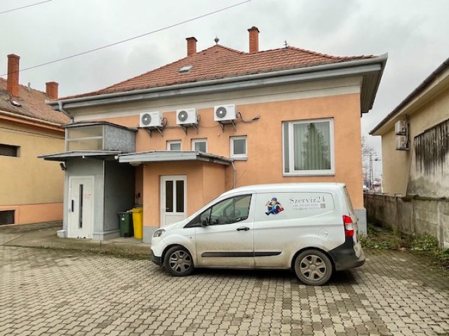 Eladó üzlethelyiség, Csornán, Soproni úton 42.9 M Ft, 1 szobás