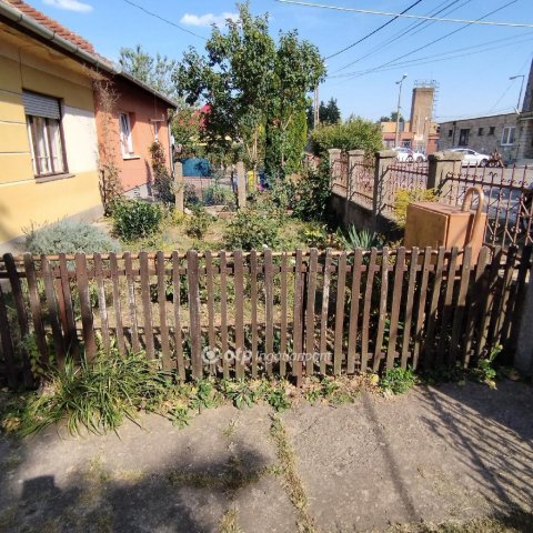 Eladó családi ház, Miskolcon 28 M Ft, 2+1 szobás