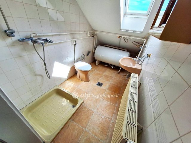 Eladó családi ház, Kecskeméten 89.9 M Ft, 7+1 szobás