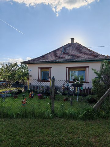 Eladó családi ház, Cegléden 34.8 M Ft, 2 szobás