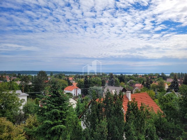 Eladó családi ház, Balatonalmádiban 149 M Ft, 7 szobás