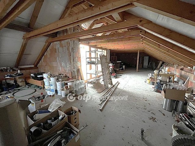 Eladó családi ház, Kazáron 62 M Ft, 4 szobás