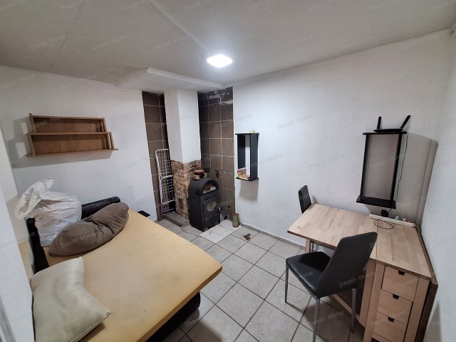 Eladó családi ház, Kecskeméten 19.5 M Ft, 2 szobás