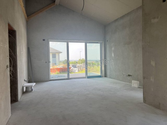 Eladó családi ház, Nagytarcsán 149.8 M Ft, 5 szobás