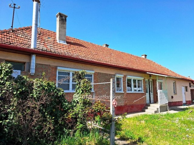 Eladó családi ház, Gyulán 32 M Ft, 3 szobás