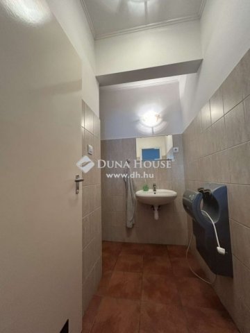 Eladó ipari ingatlan, Budapesten, XX. kerületben 199.9 M Ft