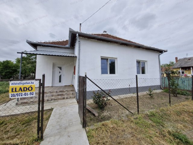 Eladó családi ház, Kunmadarason 13.9 M Ft, 2 szobás