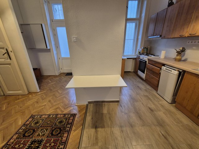 Kiadó téglalakás, albérlet, Budapesten, VI. kerületben