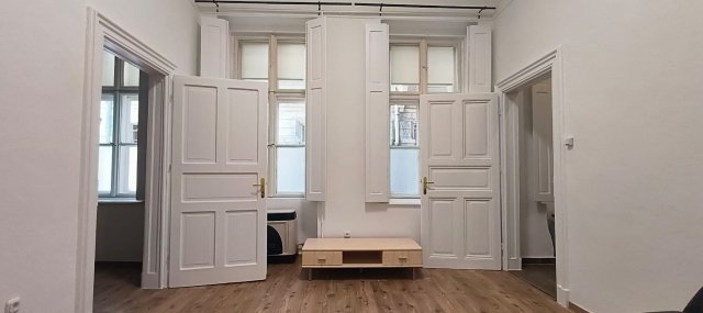 Kiadó téglalakás, albérlet, VI. kerületben, Nagymező utcában