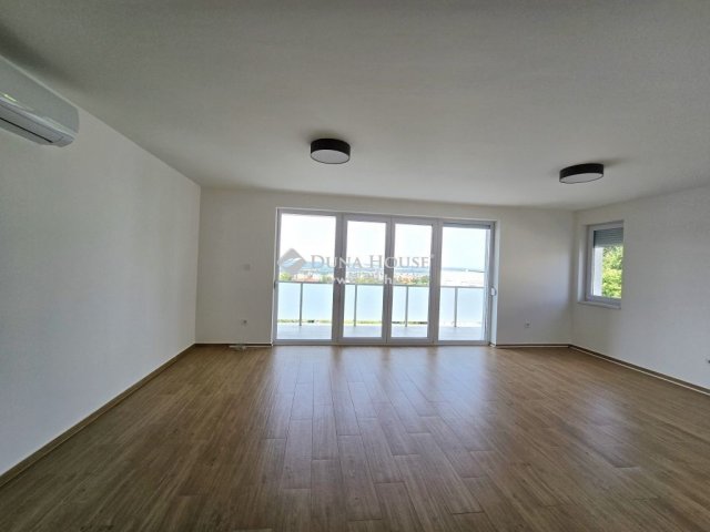Kiadó téglalakás, albérlet, Pécsett 250 E Ft / hó, 3 szobás