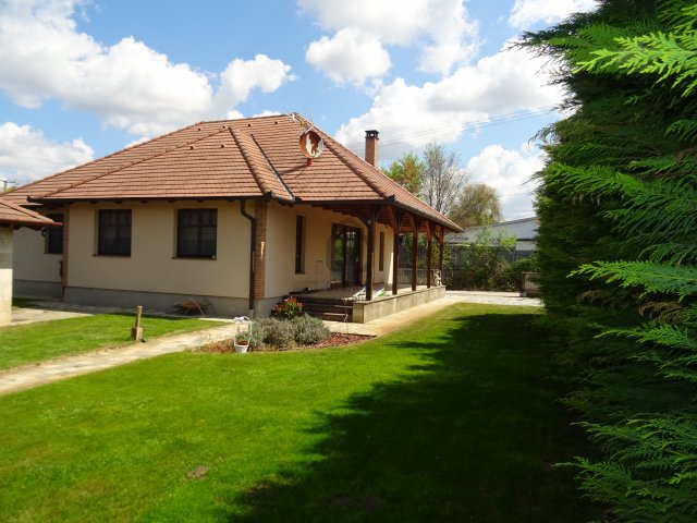 Eladó iroda, Nyírpazonyon 155 M Ft, 4 szobás