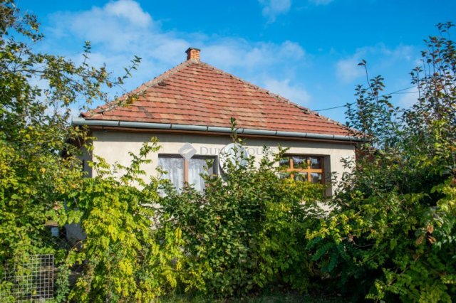 Eladó családi ház, Csörögön 44.5 M Ft, 3 szobás