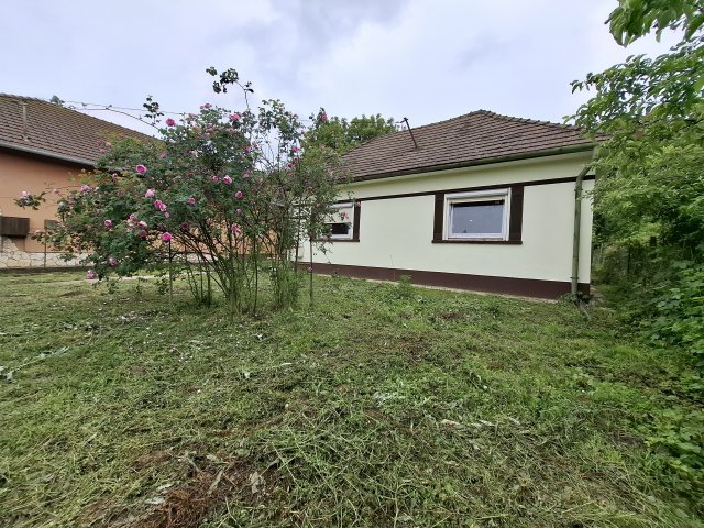 Eladó családi ház, Mendén 39.8 M Ft, 2 szobás