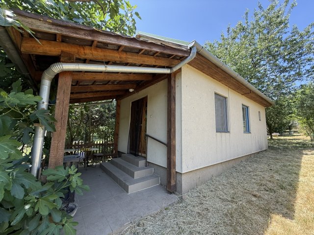 Eladó családi ház, Újbarokon 18.95 M Ft, 1 szobás