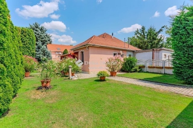 Eladó családi ház, Dorogon 62.9 M Ft, 2 szobás